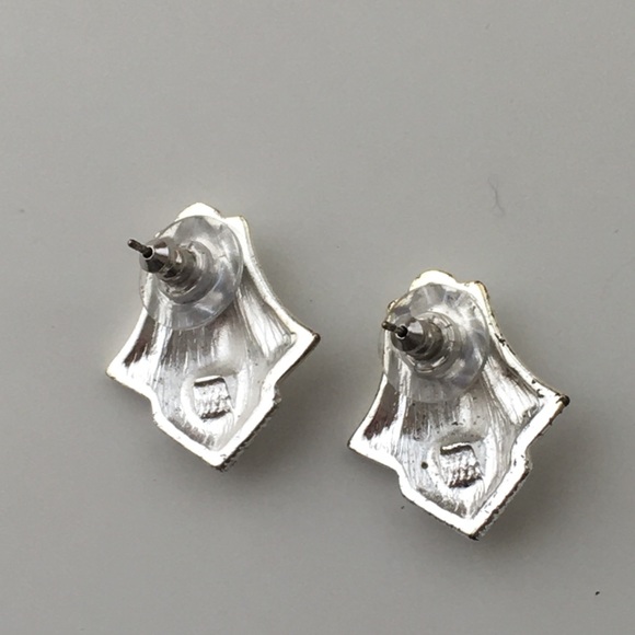 Classic Silver Leaf Motif Textured Stud Earrings - Picture 3 of 4
